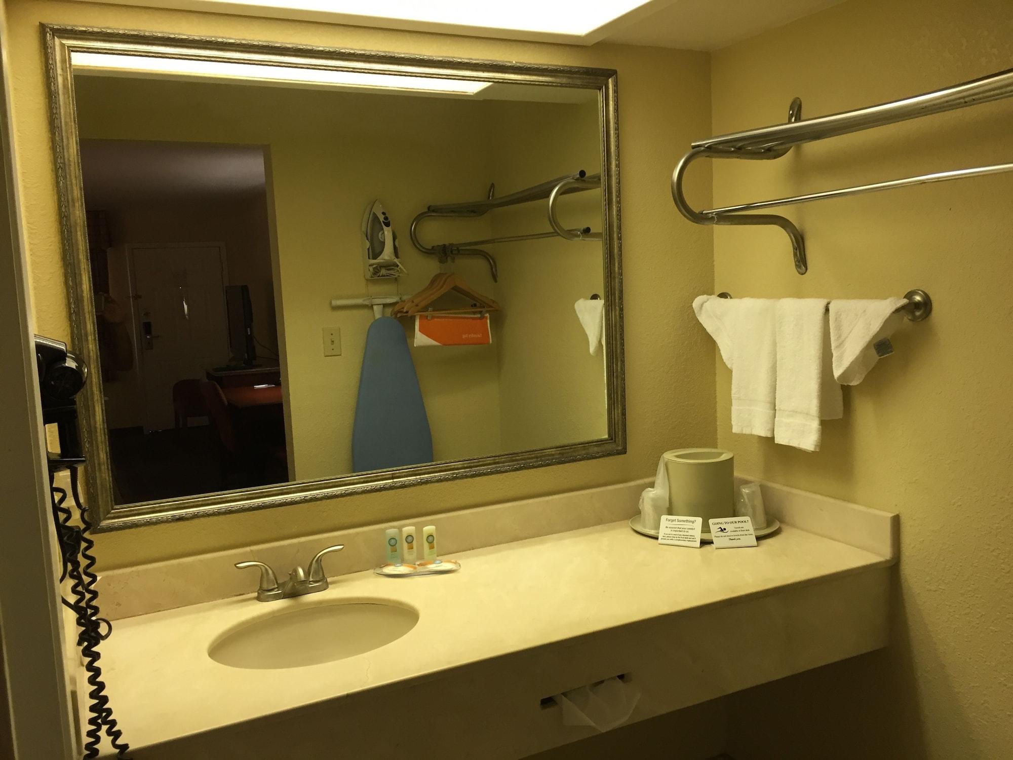 Econo Lodge Inn & Suites Eagle Pass Ngoại thất bức ảnh