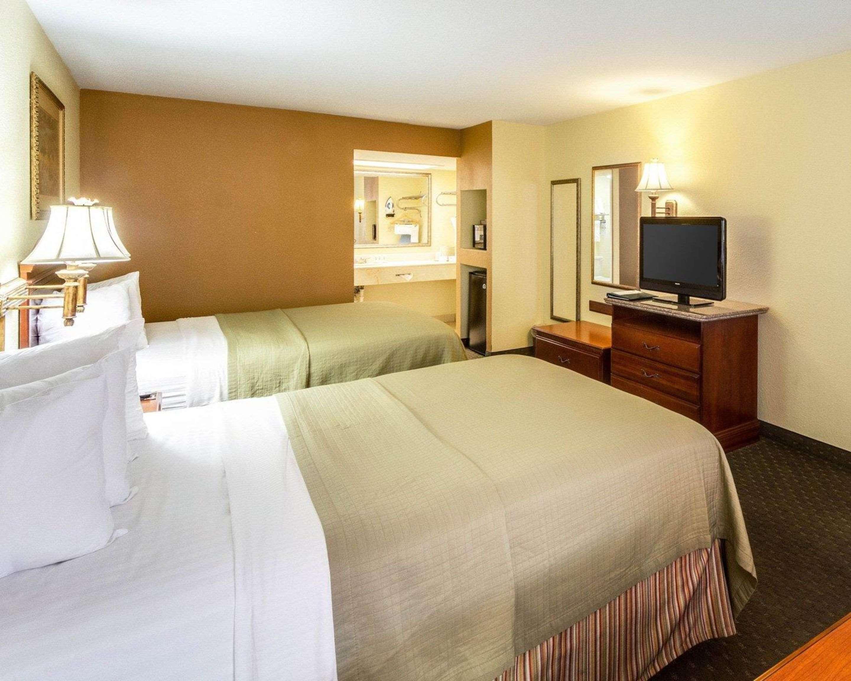 Econo Lodge Inn & Suites Eagle Pass Ngoại thất bức ảnh
