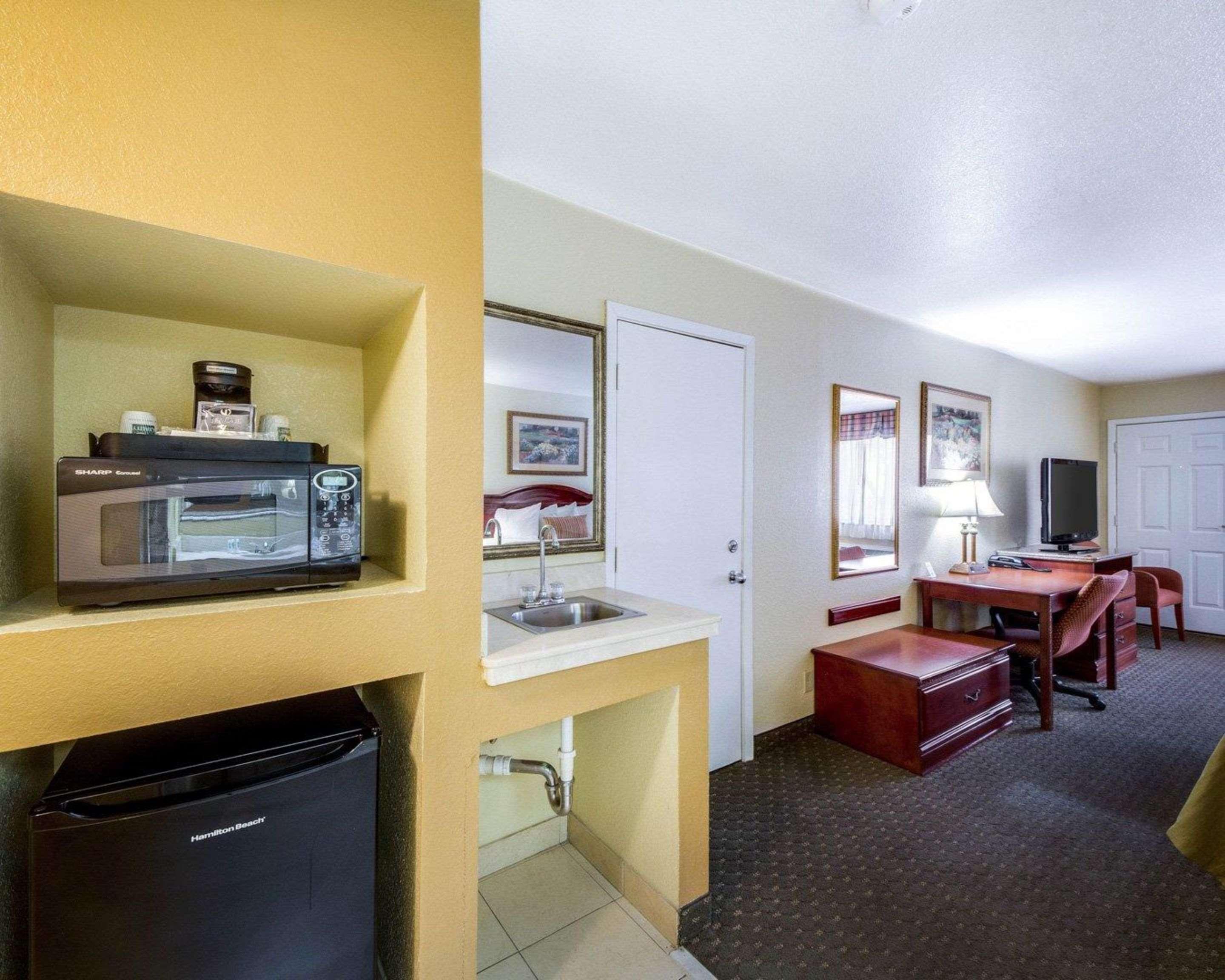 Econo Lodge Inn & Suites Eagle Pass Ngoại thất bức ảnh