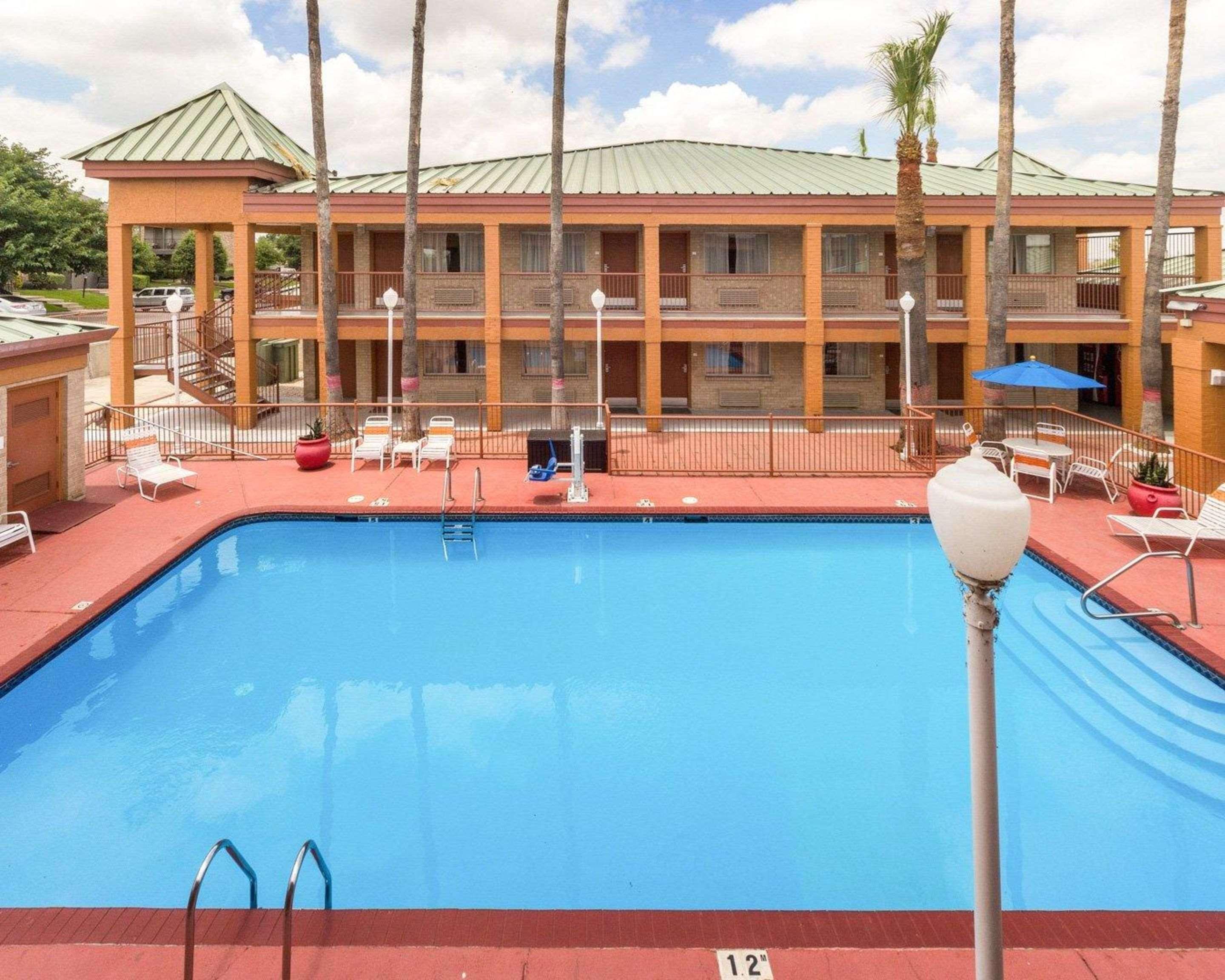 Econo Lodge Inn & Suites Eagle Pass Ngoại thất bức ảnh