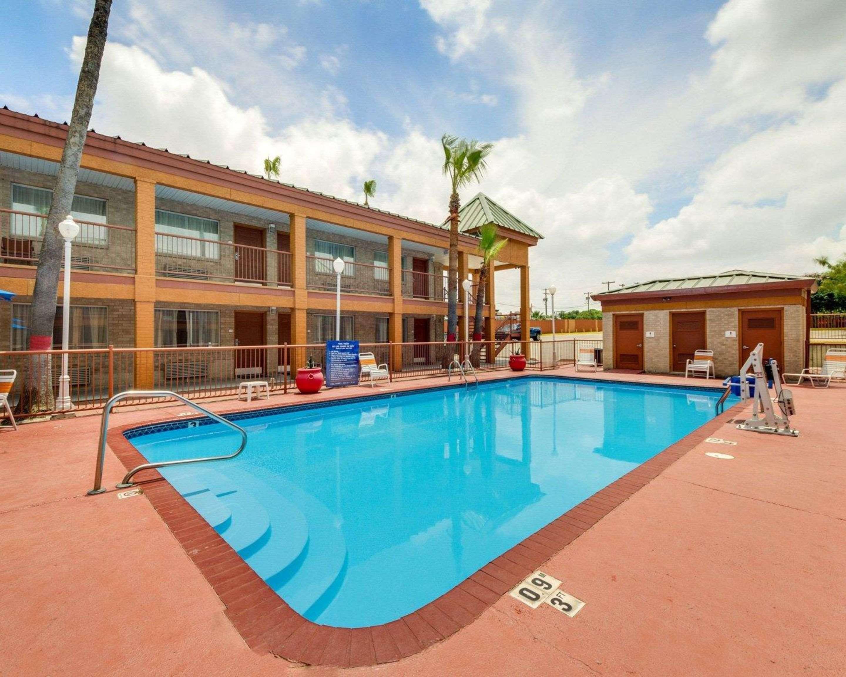 Econo Lodge Inn & Suites Eagle Pass Ngoại thất bức ảnh
