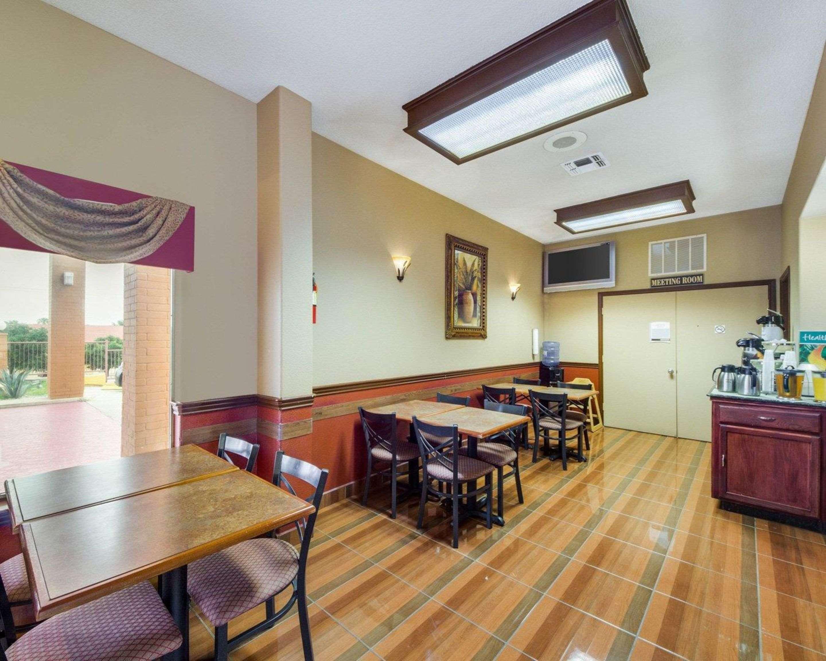 Econo Lodge Inn & Suites Eagle Pass Ngoại thất bức ảnh