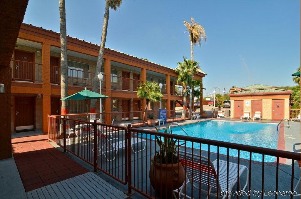 Econo Lodge Inn & Suites Eagle Pass Ngoại thất bức ảnh