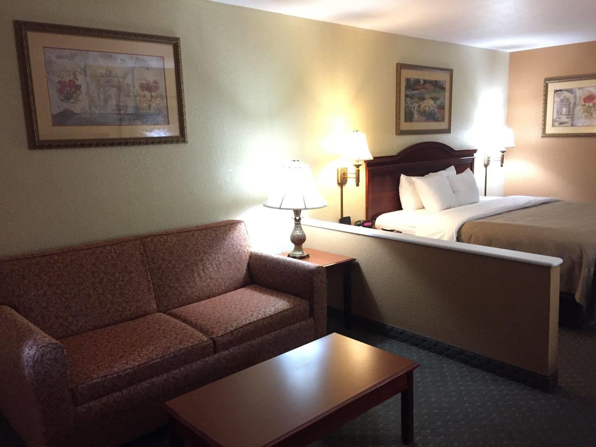 Econo Lodge Inn & Suites Eagle Pass Ngoại thất bức ảnh