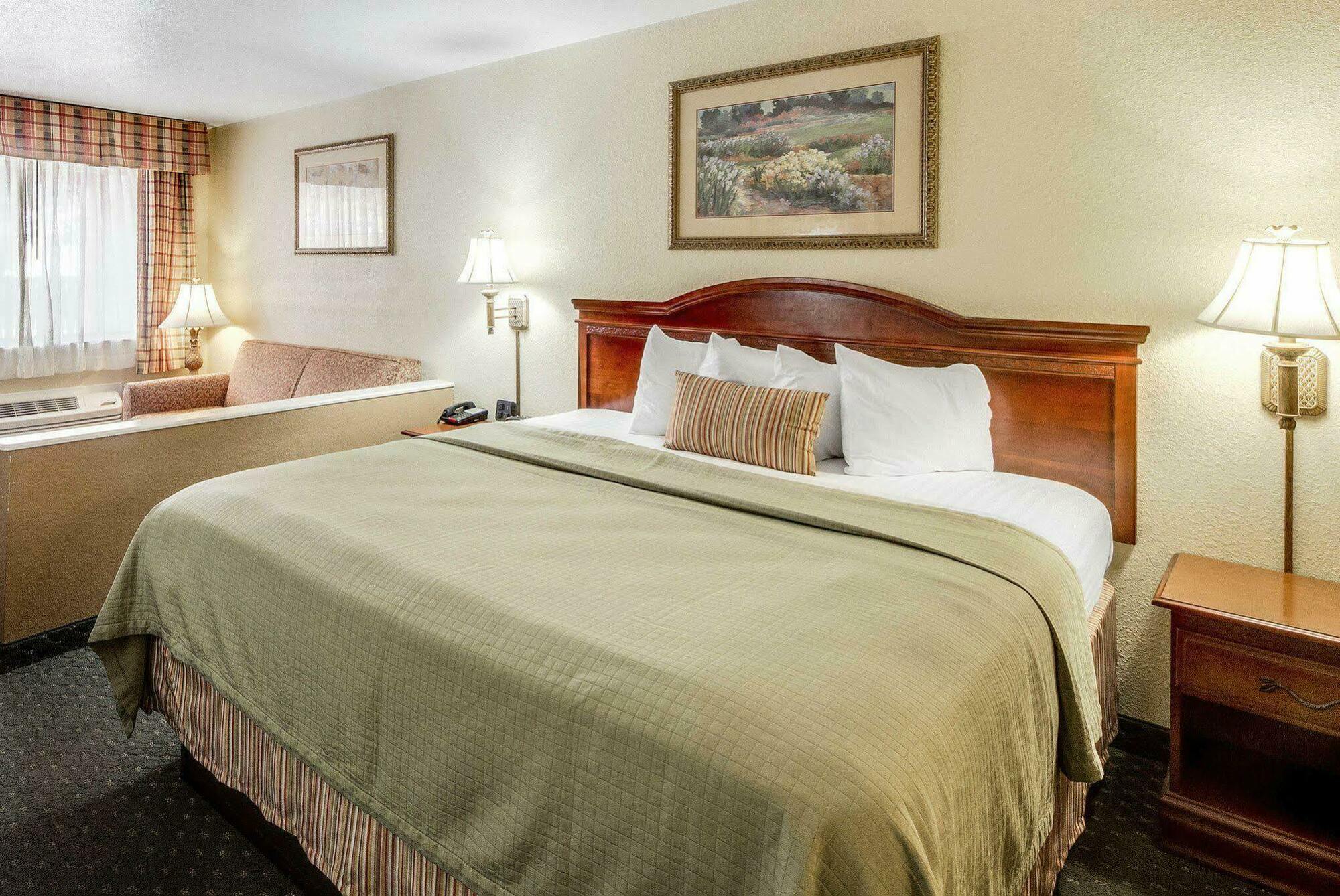 Econo Lodge Inn & Suites Eagle Pass Ngoại thất bức ảnh